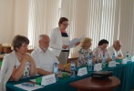 Председатель ГАК Ольга Ивановна Сергиенко объявляет оценки