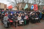 Новгородцы и гости города у Стеллы в честь 76 годовщины освобождения Новгорода от немецко-фашистских захватчиков