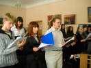студенты факультета поют песни на стихи Е. Курдакова