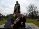 Декан ФПОИТ Орлова Г.А. на возложении цветов к памятнику Ф.М.Достоевскому