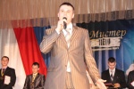 Мистер НовГУ 2011 Владимир Ефимов поздравляет Мистера НовГУ 2012.