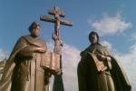 памятник Кириллу и Мефодию в Ханты-Мансийске