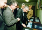 Первый заместитель председателя Правительства В.В. Илюшин (в центре) знакомится с НовГУ