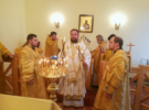 Церковную праздничную службу возглавляет настоятель Юрьевского монастыря епископ Арсений