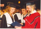Вебер В. Р. вручает диплом