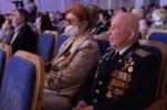 Заслуженные работники НовГУ  гвардии майор Самойленко В.А.  и Николаева Н.И. на праздничном концерте Бедроса Киркорова 9 мая