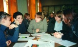 Занятие студентов-модераторов в курсе "Инновационное развитие школ". 1999 г.