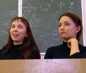 Студентки третьего курса (слева направо) Марина Беляева и Мария Клапатнюк.