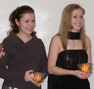 1-е место. Слева направо: Оксана Манылова, Марина Елина, 5-й курс.