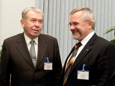 Слева направо: Б.И. Ткаченко и В.Р. Вебер.