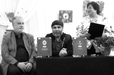 Слева направо: В.Захаров, Б.Тихомиров и С.Коварская.