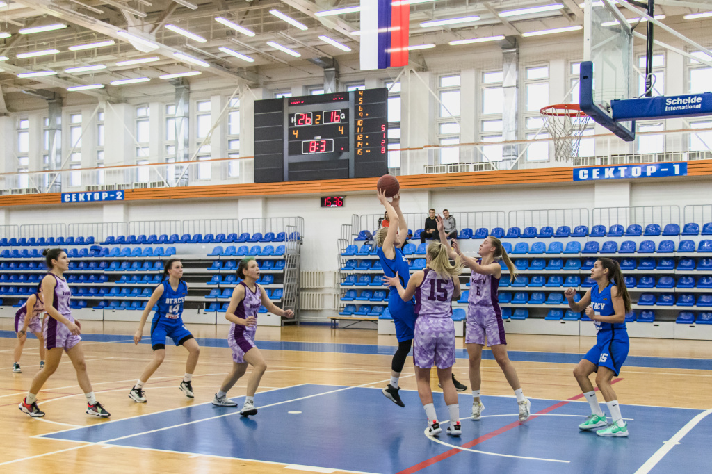 novsu_womanbasket.jpg