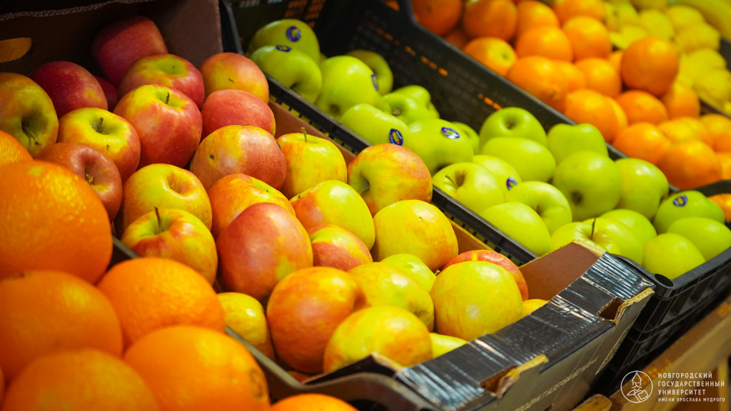 фрукты на прилавке, яблоки.jpg фрукты на прилавке, яблоки.jpg